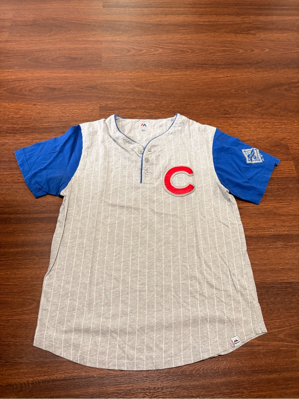 Women’s Majestic Grey Tee with Blue Sleeves and Red Chicago Cubs Logo